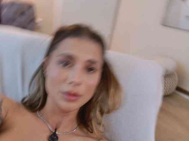 LennaGodess bongacams live cam model