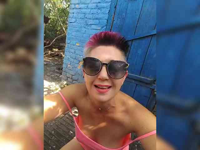 BUSINKA-25 bongacams live cam model
