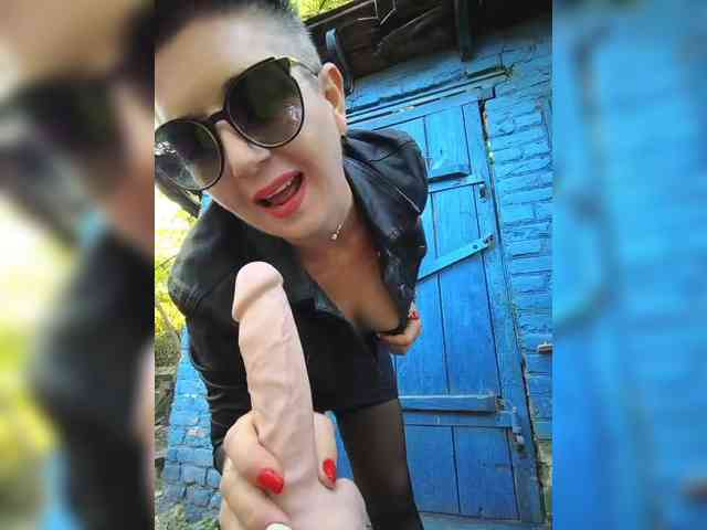 BUSINKA-25 bongacams live cam model
