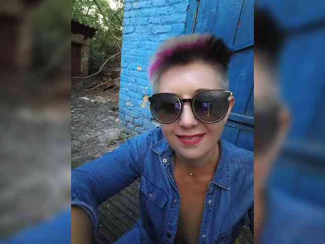 BUSINKA-25 bongacams live cam model
