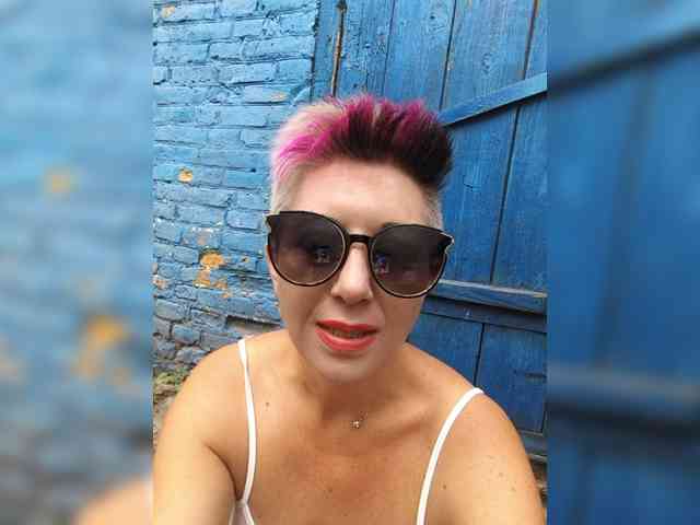BUSINKA-25 bongacams live cam model