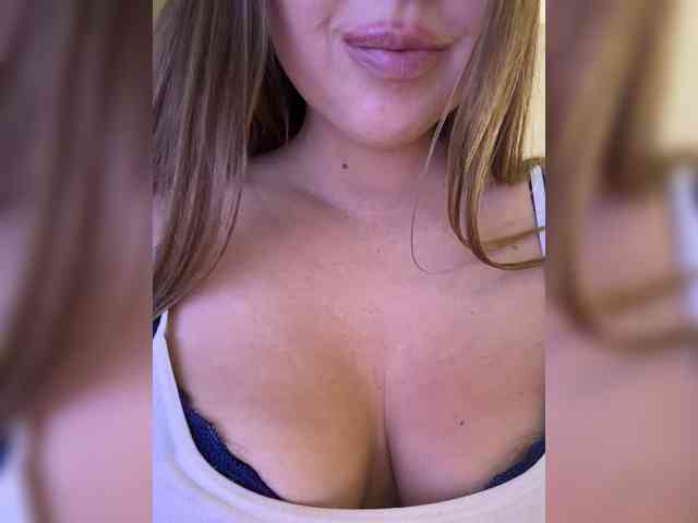 BABYVIK bongacams live cam model