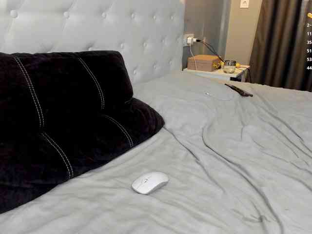 Logan-emma bongacams live cam model