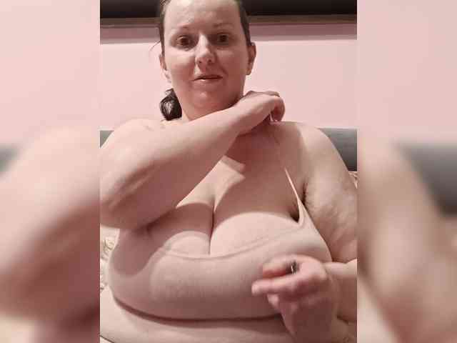 LadyAlma bongacams live cam model