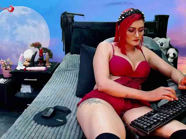 Hanna-Luna bongacams live cam model