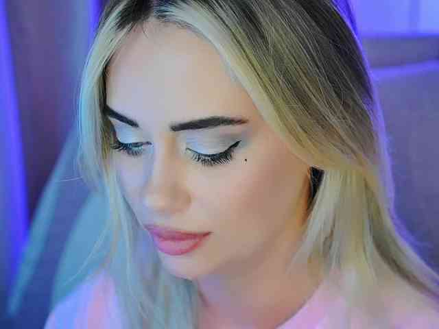 000--- bongacams live cam model