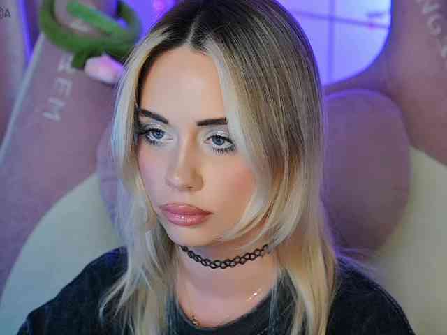 000--- bongacams live cam model