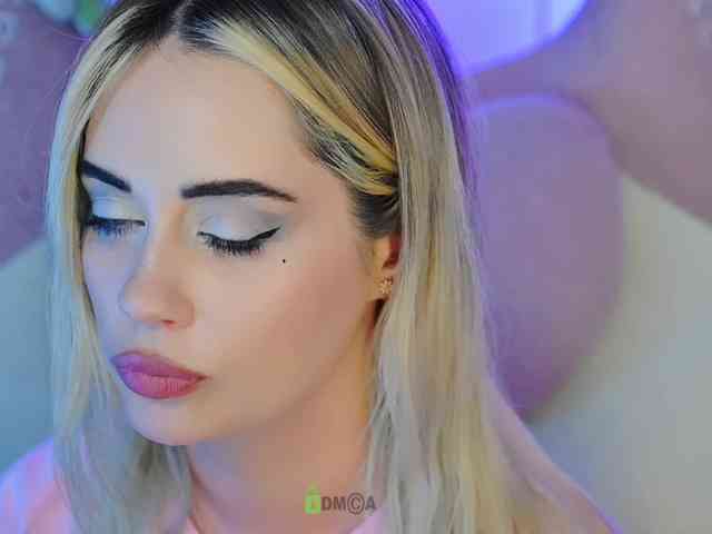 000--- bongacams live cam model