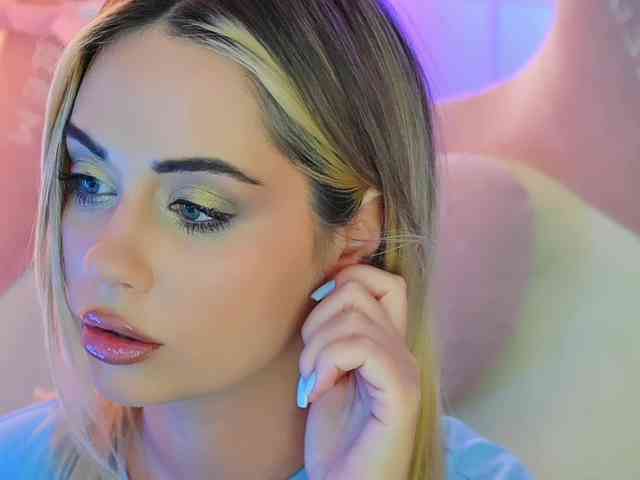 000--- bongacams live cam model