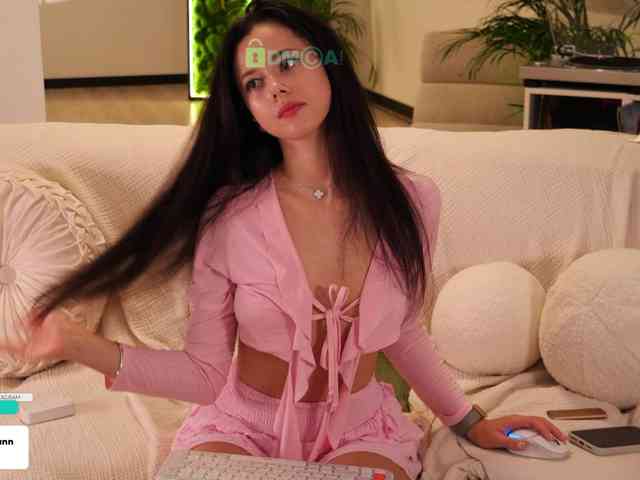 Taanni bongacams live cam model