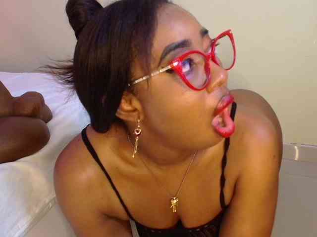 CaseyMoons bongacams live cam model
