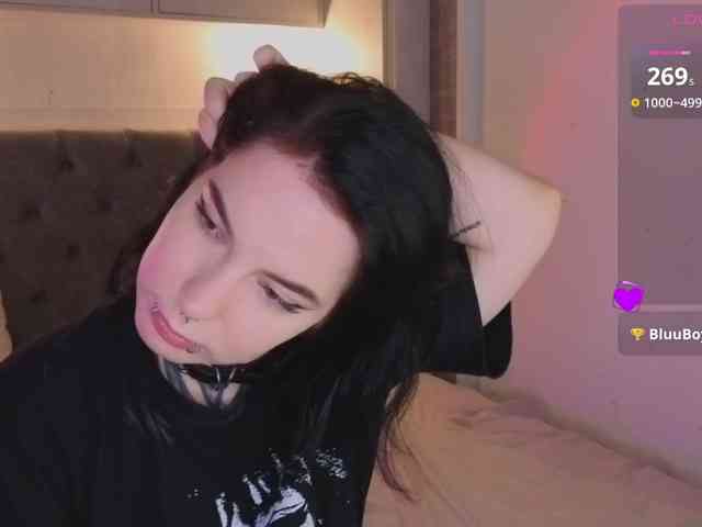 Vivi-Squirrel bongacams live cam model