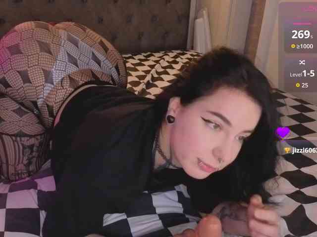 Vivi-Squirrel bongacams live cam model
