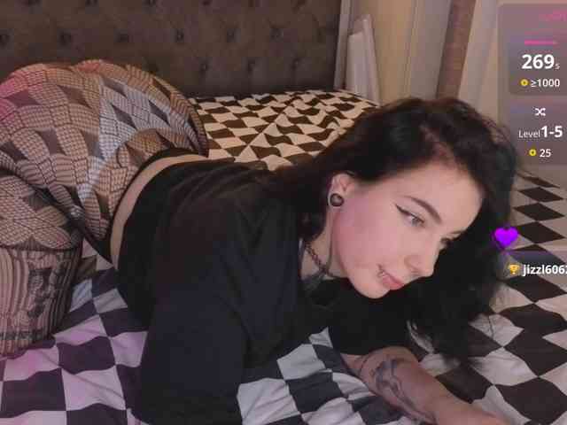 Vivi-Squirrel bongacams live cam model