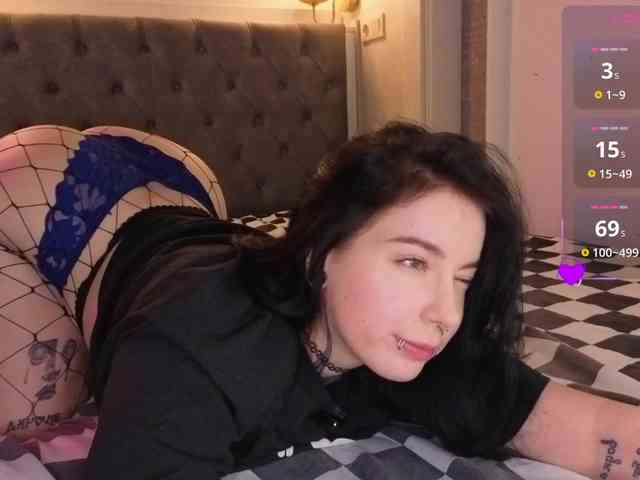 Vivi-Squirrel bongacams live cam model