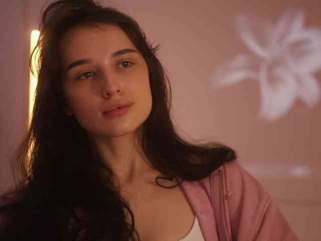 hor-neyJ0zy bongacams live cam model