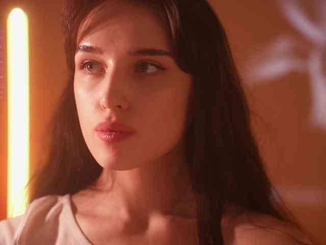 hor-neyJ0zy bongacams live cam model