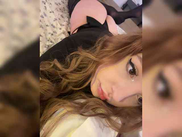 LittleDelora bongacams live cam model
