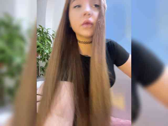 LittleDelora bongacams live cam model