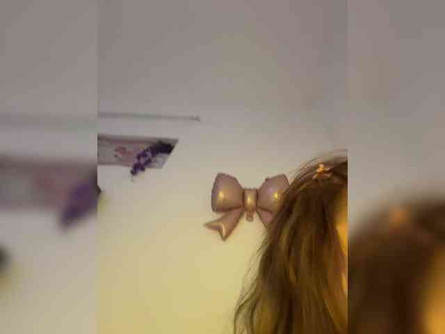 LittleDelora bongacams live cam model