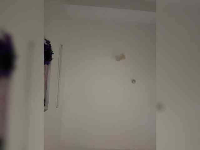 LittleDelora bongacams live cam model
