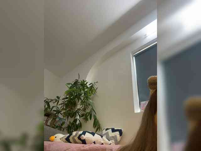 LittleDelora bongacams live cam model