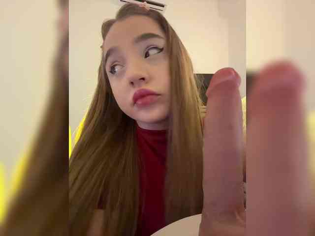 LittleDelora bongacams live cam model