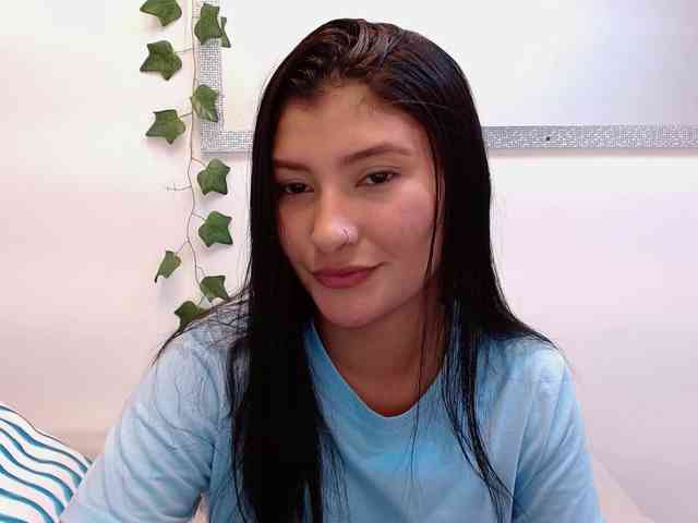 louisk2 bongacams live cam model