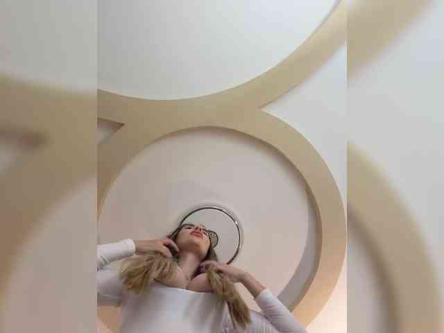 LedyMiya bongacams live cam model