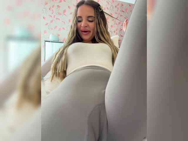 LedyMiya bongacams live cam model