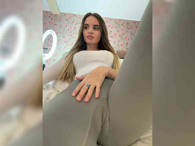 LedyMiya bongacams live cam model
