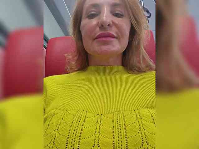 EditaMilf bongacams live cam model