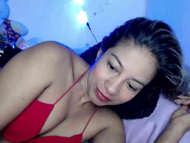 ninatinydoll bongacams live cam model
