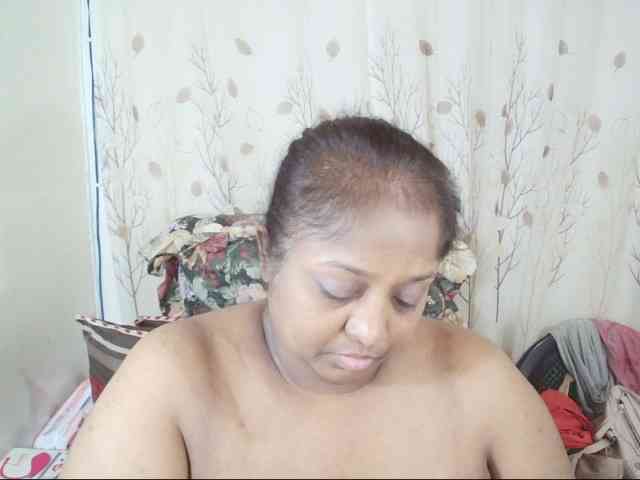 Indiantasha bongacams live cam model