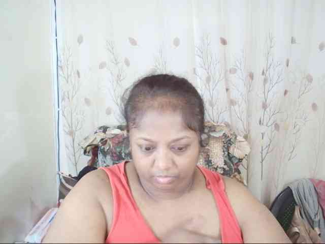 Indiantasha bongacams live cam model
