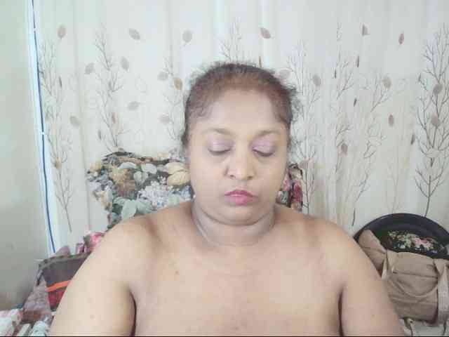 Indiantasha bongacams live cam model