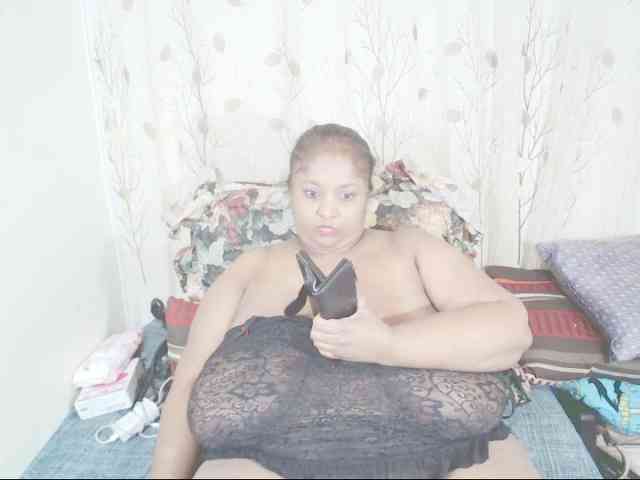 Indiantasha bongacams live cam model