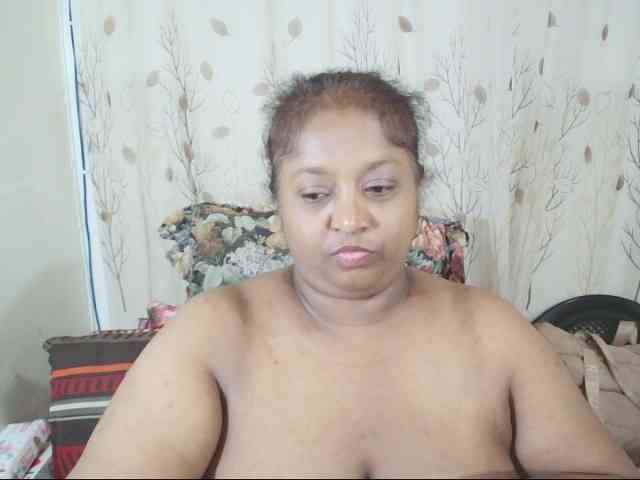 Indiantasha bongacams live cam model