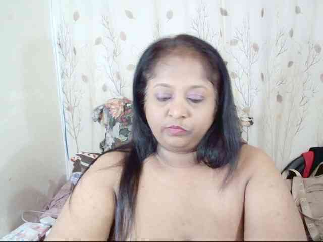 Indiantasha bongacams live cam model