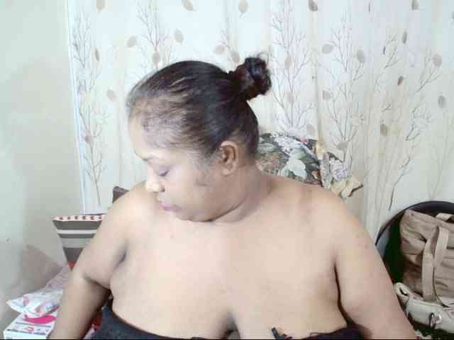 Indiantasha bongacams live cam model