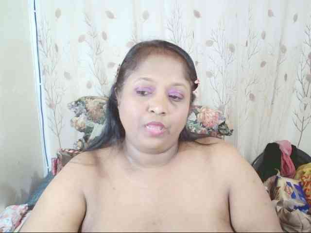 Indiantasha bongacams live cam model