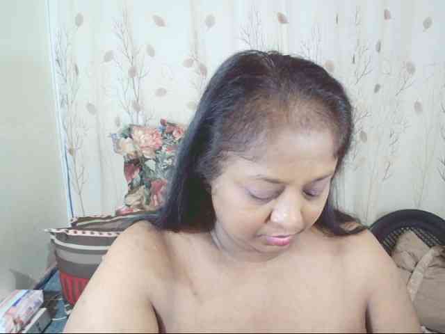 Indiantasha bongacams live cam model