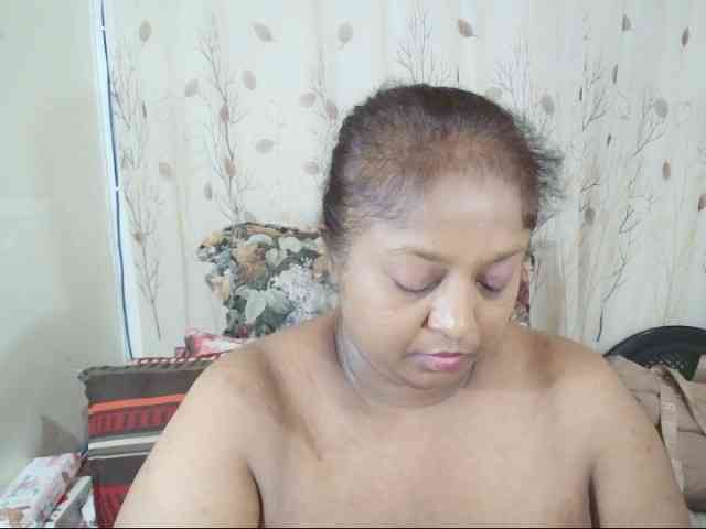 Indiantasha bongacams live cam model