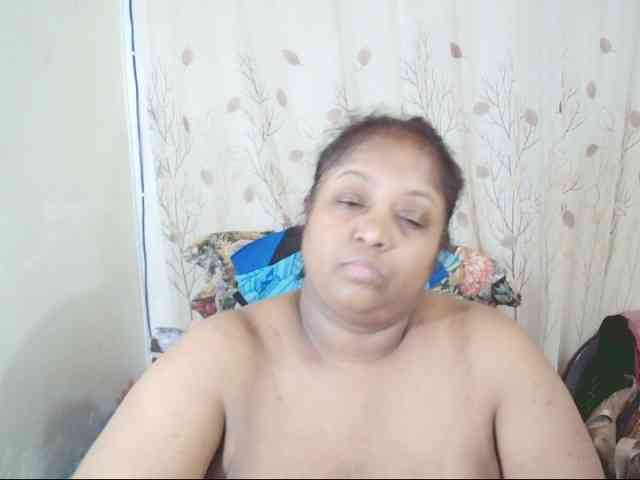 Indiantasha bongacams live cam model