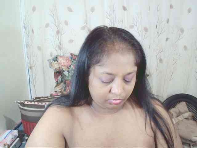Indiantasha bongacams live cam model
