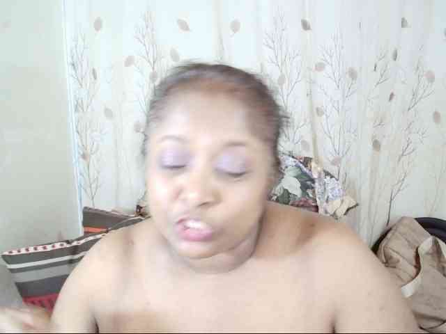 Indiantasha bongacams live cam model