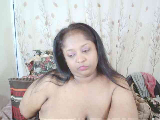 Indiantasha bongacams live cam model