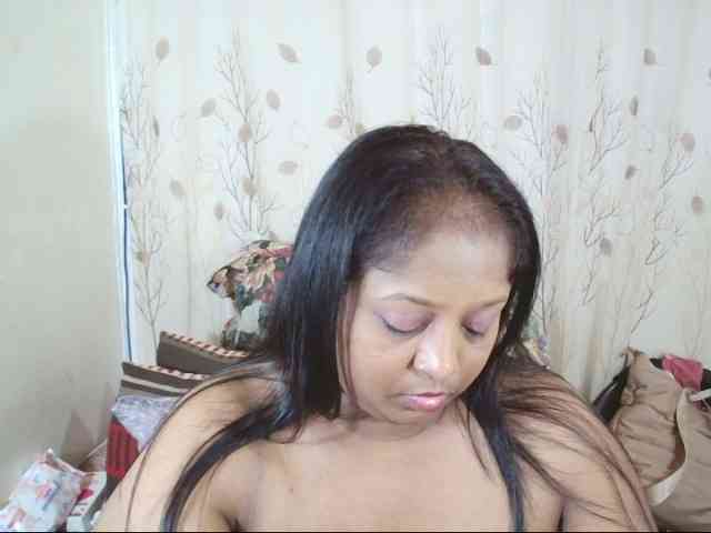 Indiantasha bongacams live cam model