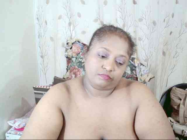 Indiantasha bongacams live cam model