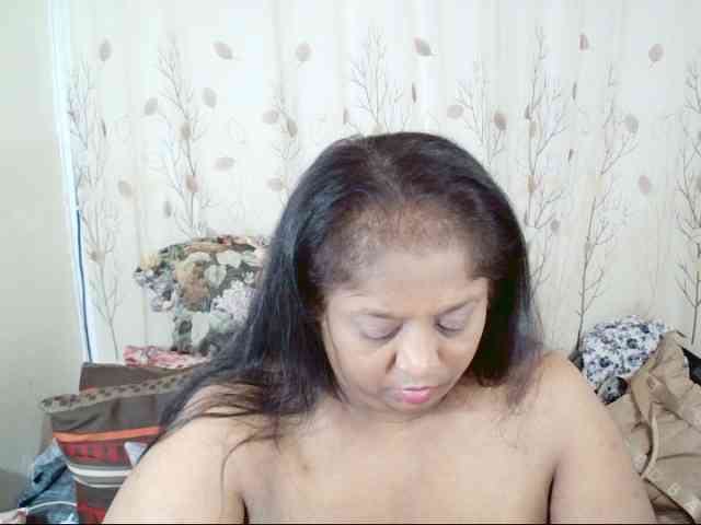 Indiantasha bongacams live cam model